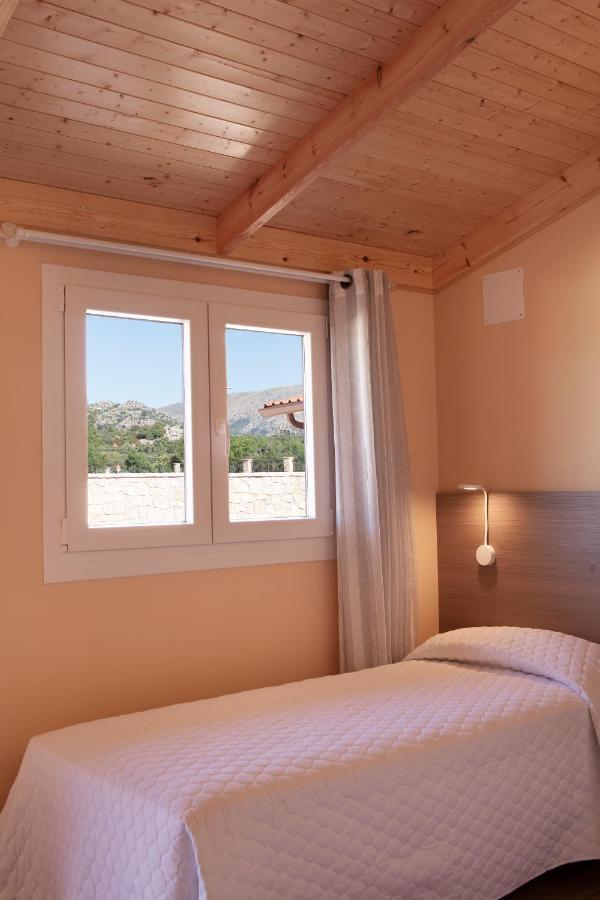 Hostal La Posada De Mari La Cabrera Eksteriør billede