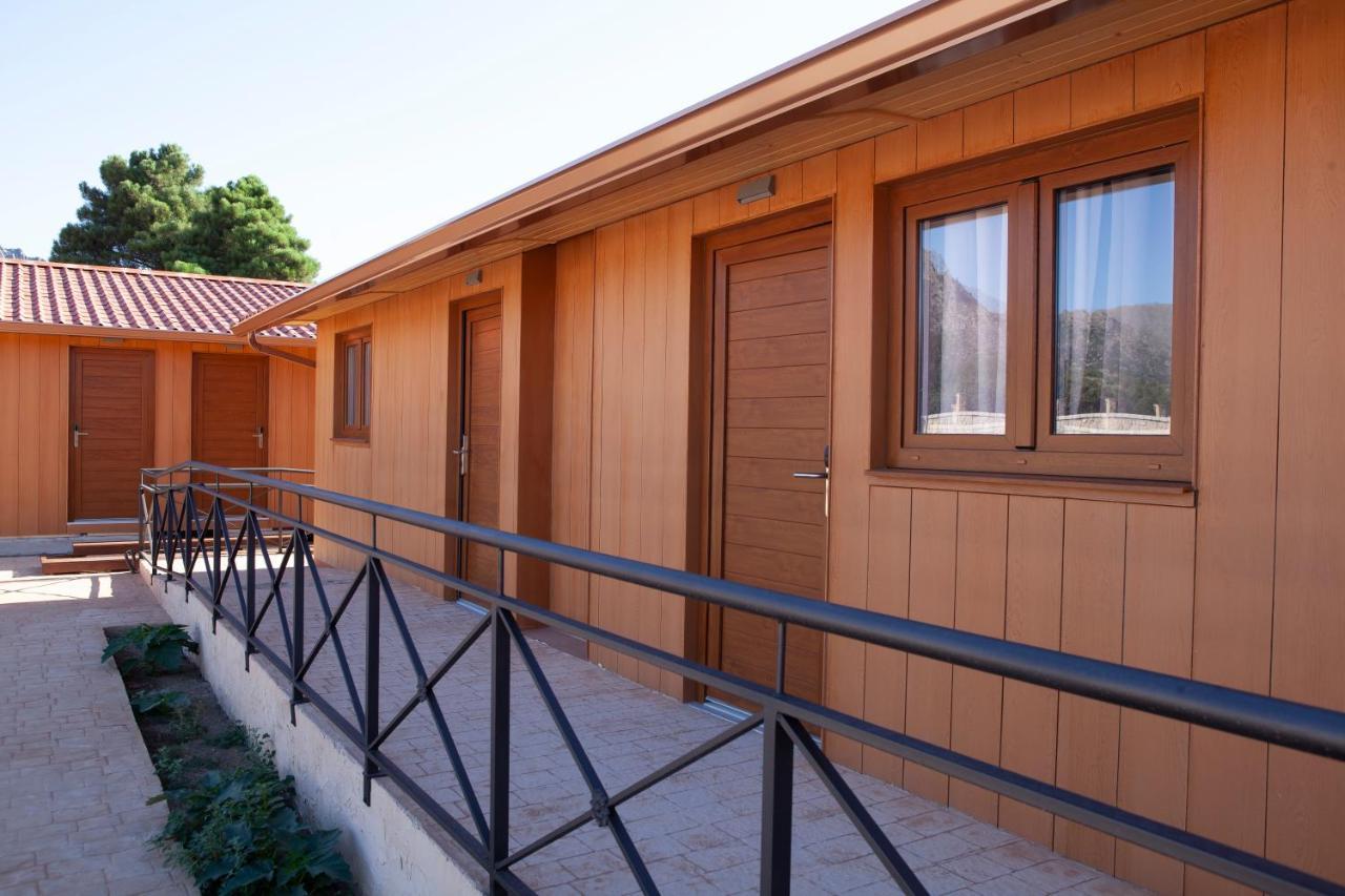 Hostal La Posada De Mari La Cabrera Eksteriør billede
