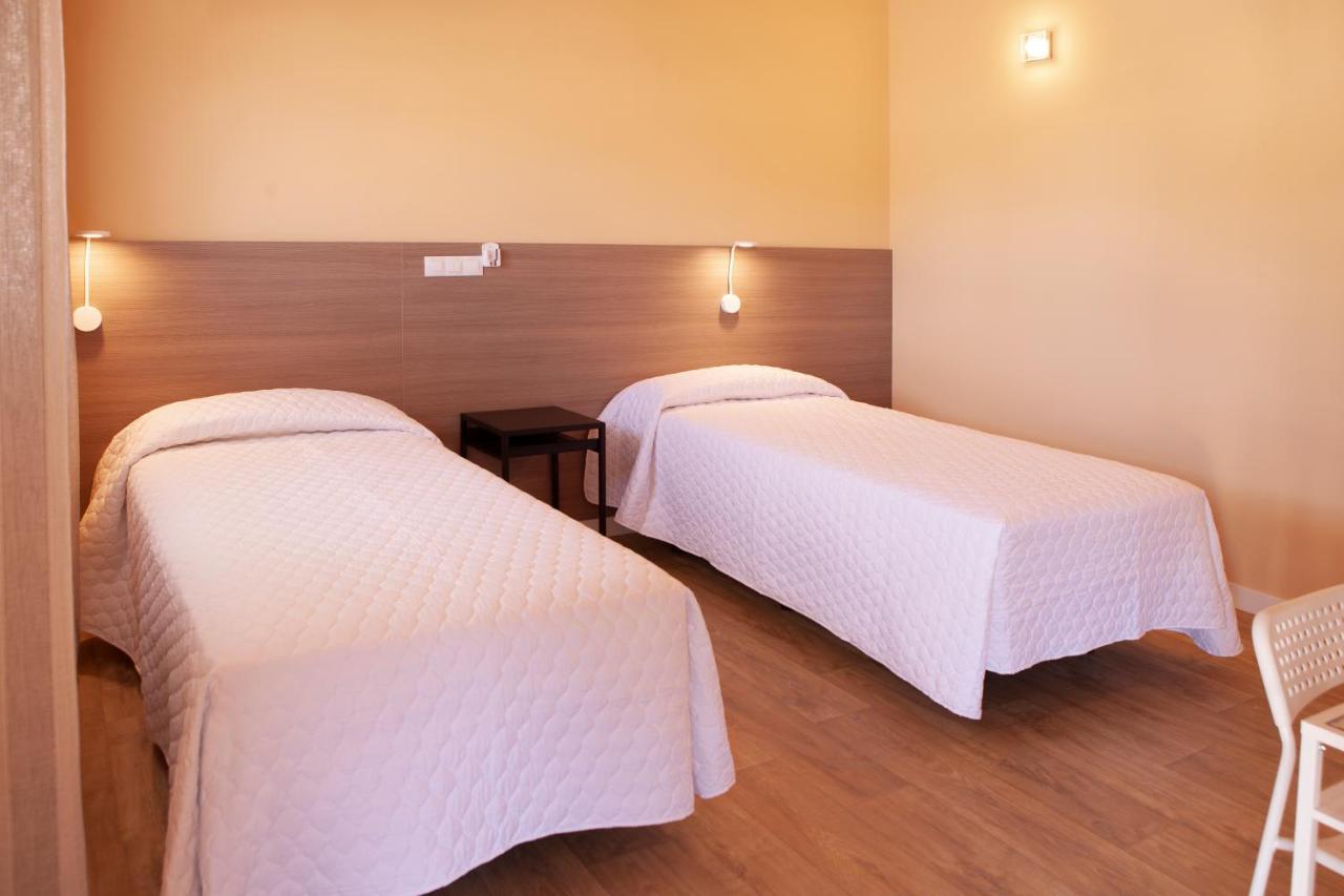 Hostal La Posada De Mari La Cabrera Eksteriør billede