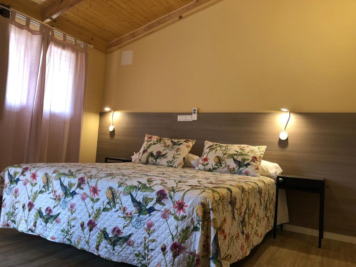Hostal La Posada De Mari La Cabrera Eksteriør billede
